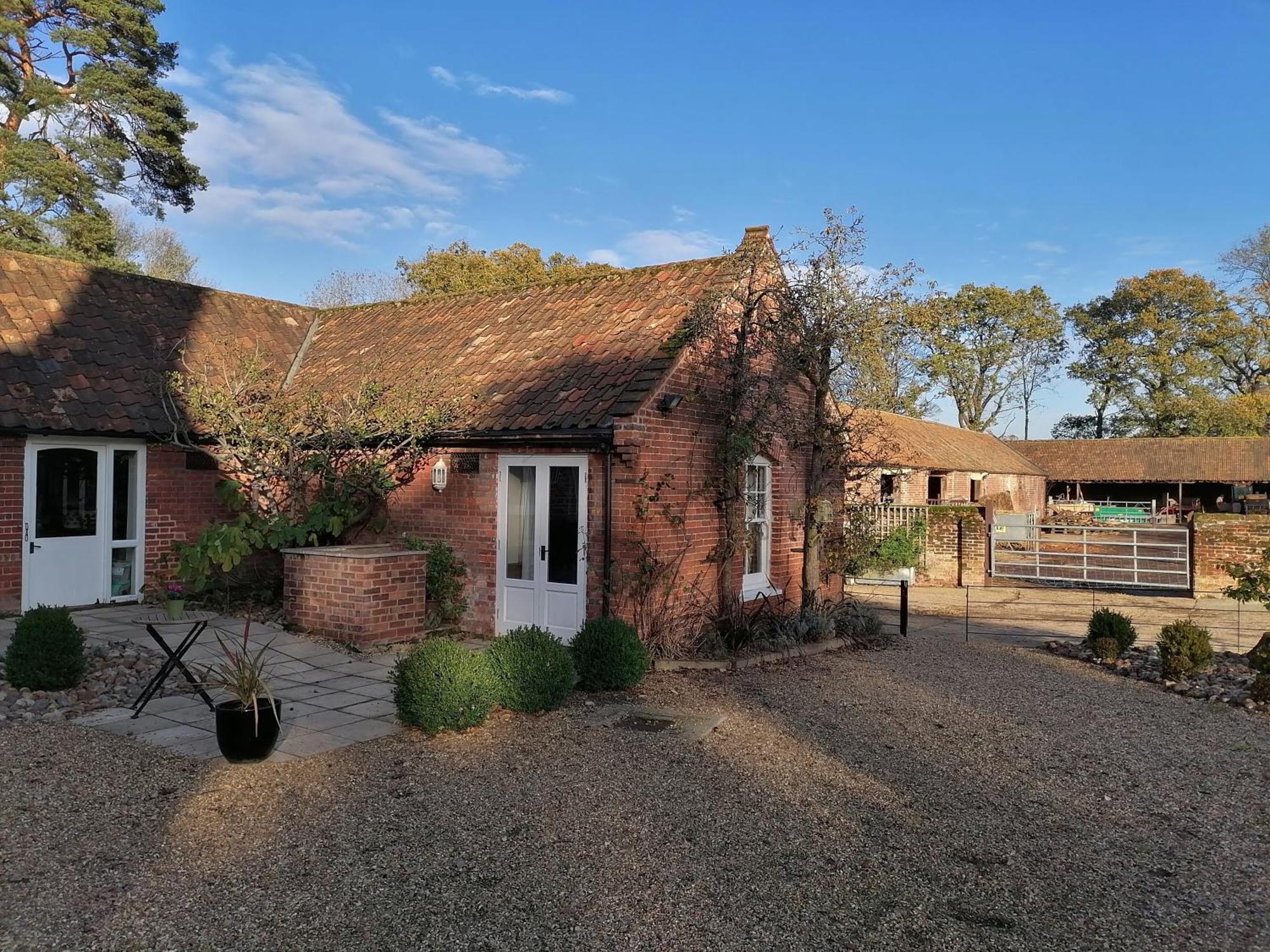 Carrick'S At Castle Farm Hotel Swanton Morley Exterior foto